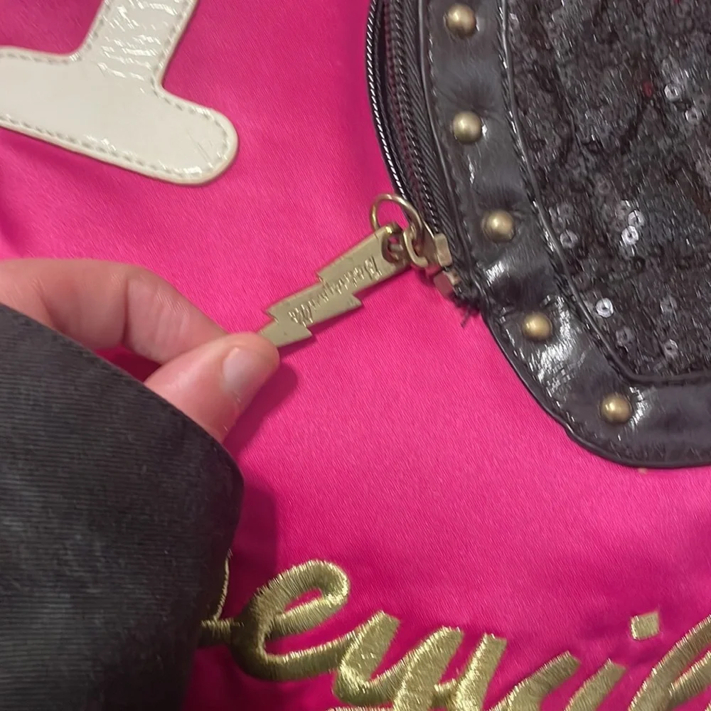 Decent size tote almost brand new barely used bag - Picture 3 of 5